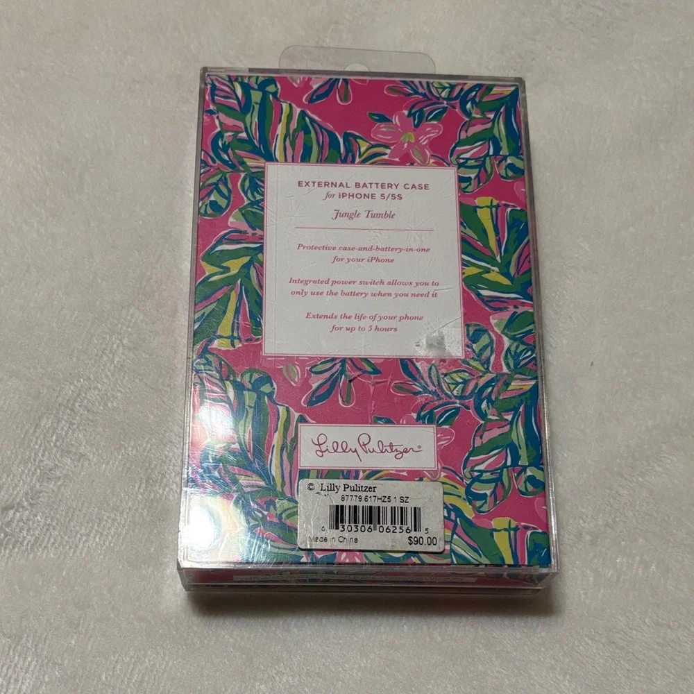 iPhone 5/5X. Are there any out there;). Lilly Pulitzer Vibrant Leafy Phone Case